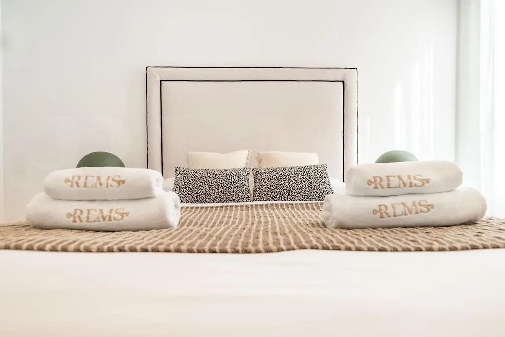 Delightful And Bright Apartment In Center By Rems Málaga